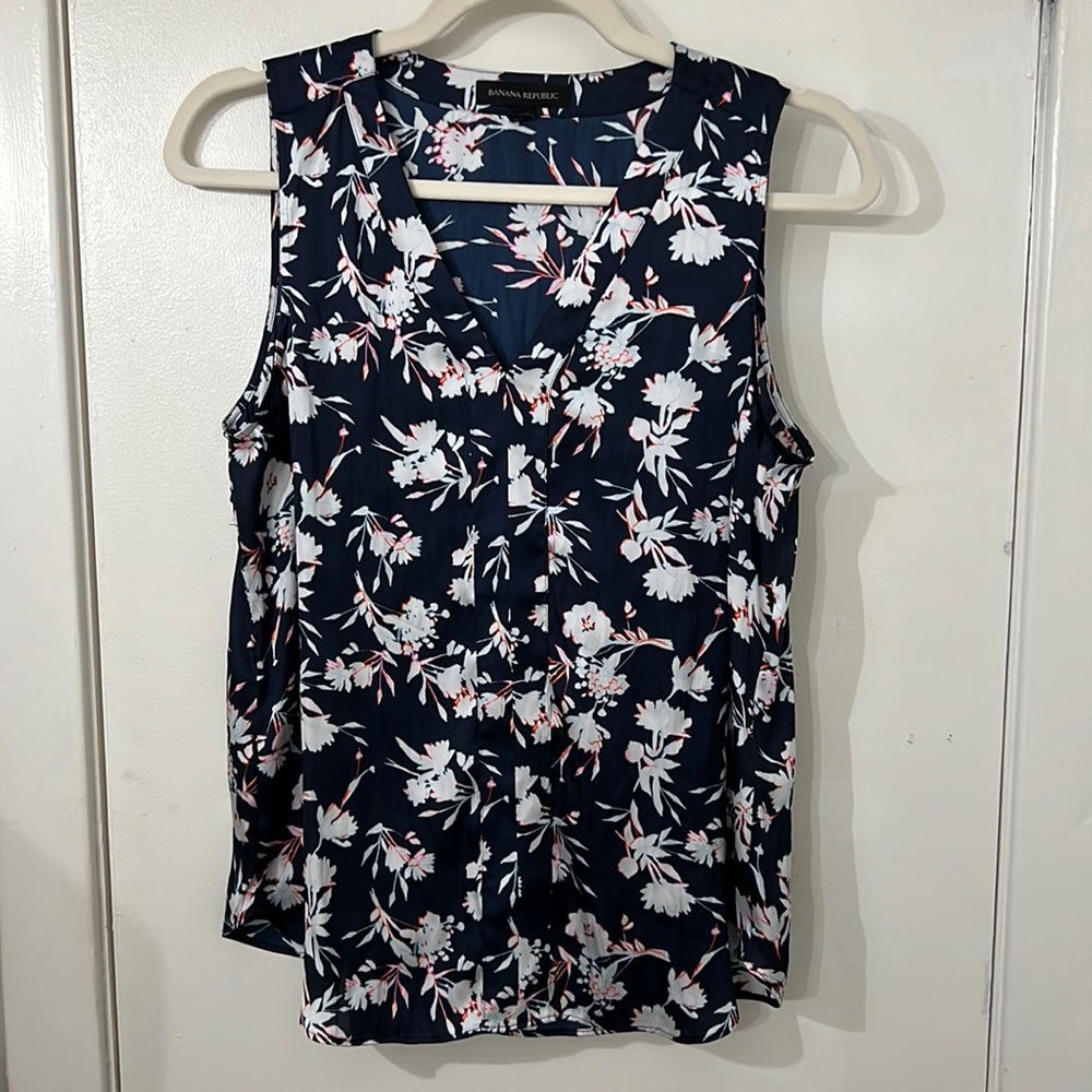 Banana Republic blouse Sleeveless S